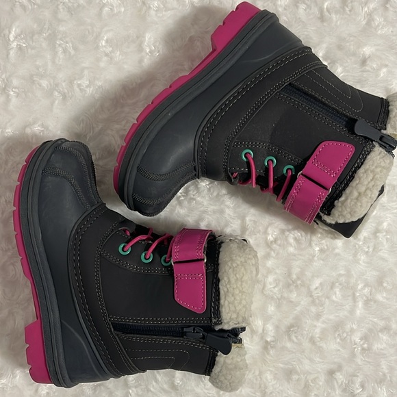 ‼️DEAL‼️ TODDLER SNOW BOOTS - Picture 1 of 9